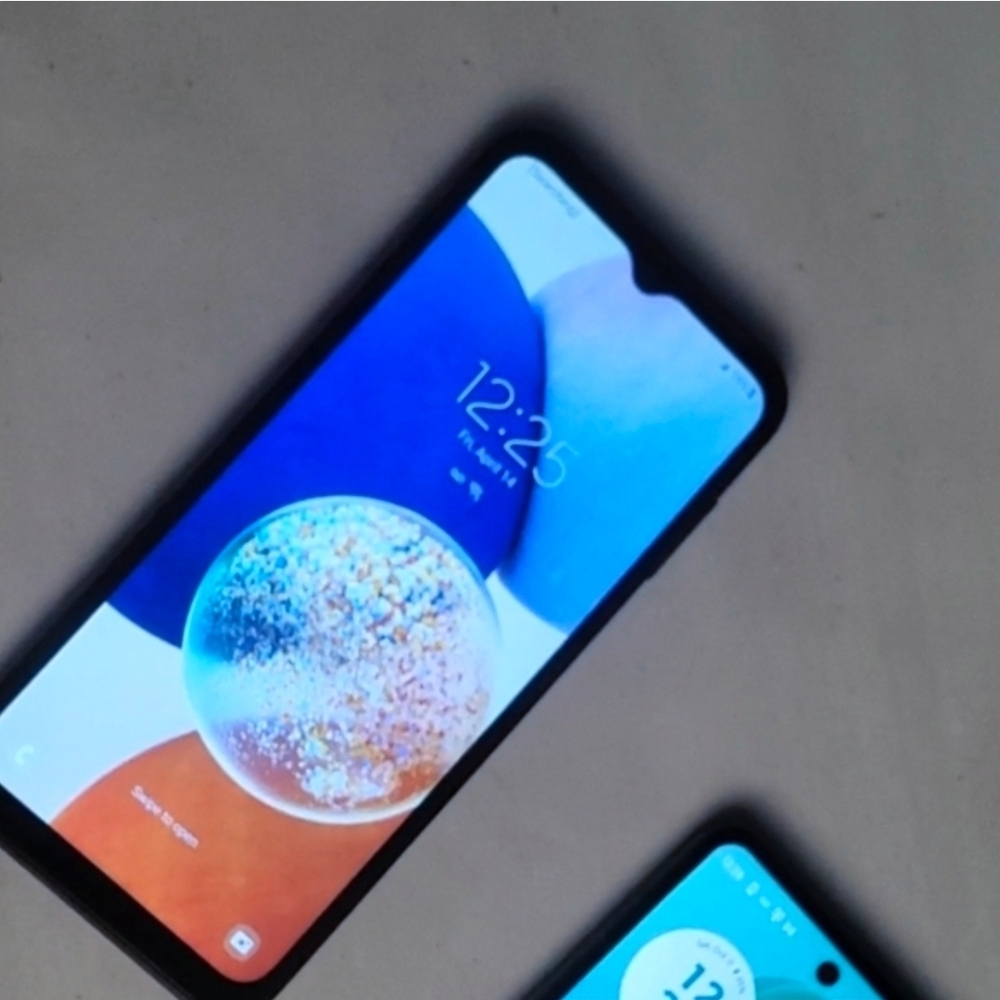 Samsung Black Smartphone with Vibrant Display